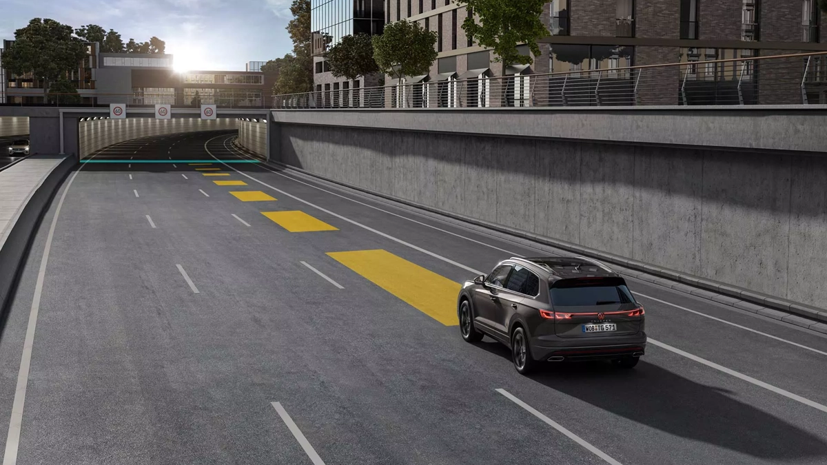 Adaptive Cruise Control with Front Assist